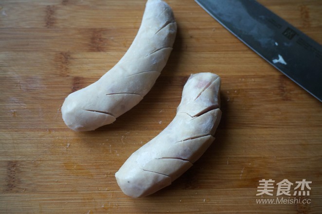 金枪鱼肠酱拌面