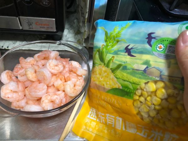 奶油培根蘑菇虾仁玉米意面