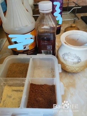 如何做内蒙古特色菜猪骨头烩酸菜？