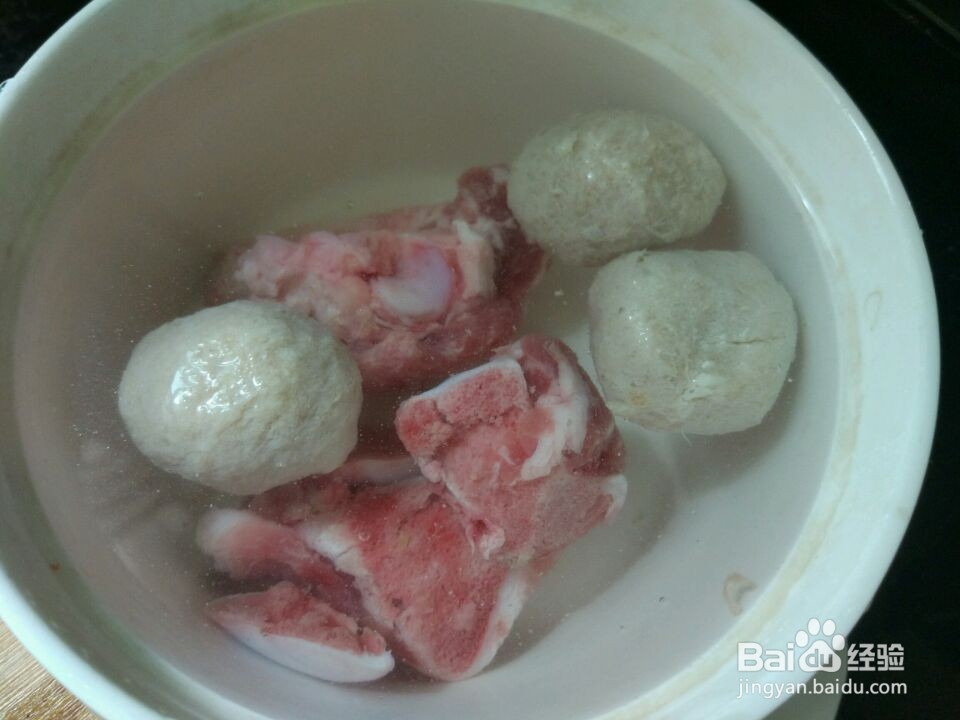 西红柿猪骨肉丸面的做法