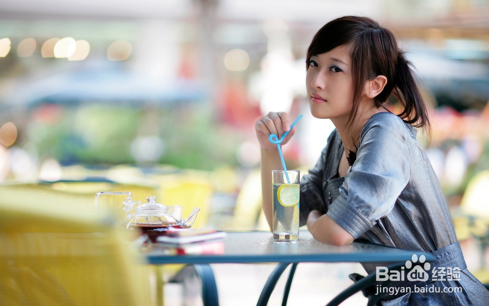 别人尊重你，并不是你优秀，而是别人优秀