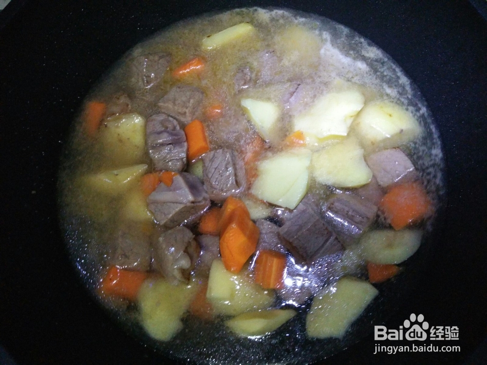 制作美味的咖喱土豆牛肉