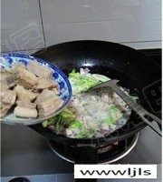 手抓羊羔排的做法