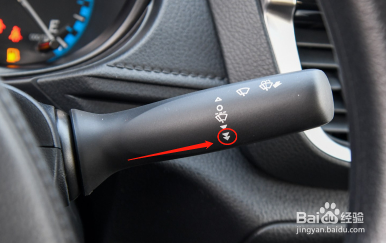 丰田致享车辆雨刮器的使用方法