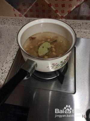 食补养生芹菜炝花生米的做法