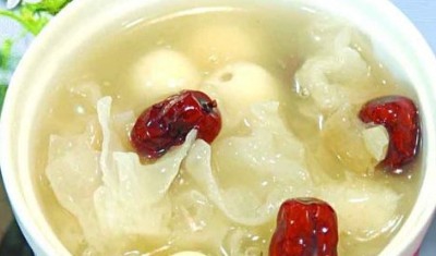 <b>【图解】银耳莲子汤的做法？夏天怎么做比较好</b>