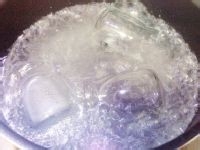 美女主妇DIY家庭自制酸甜可口草莓酱!