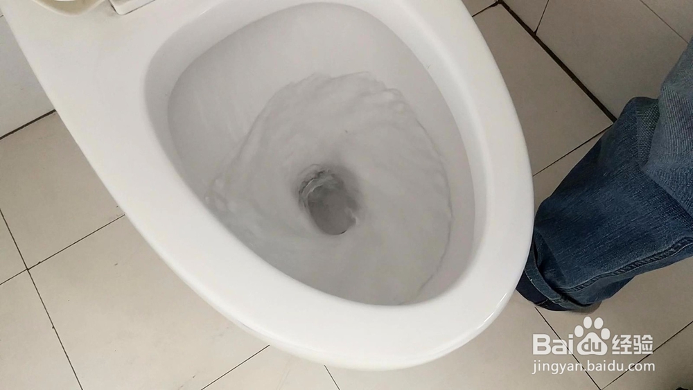 教你如何除去卫生间马桶上的水垢水锈和异味