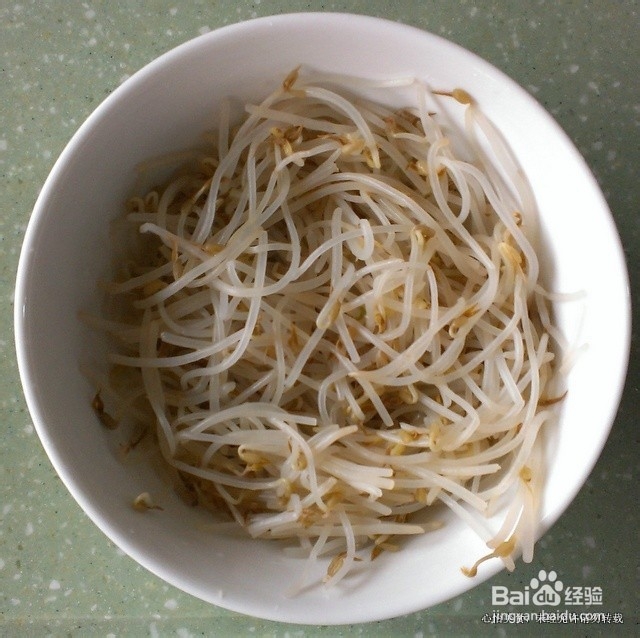 清凉减肥的莴笋拌银芽