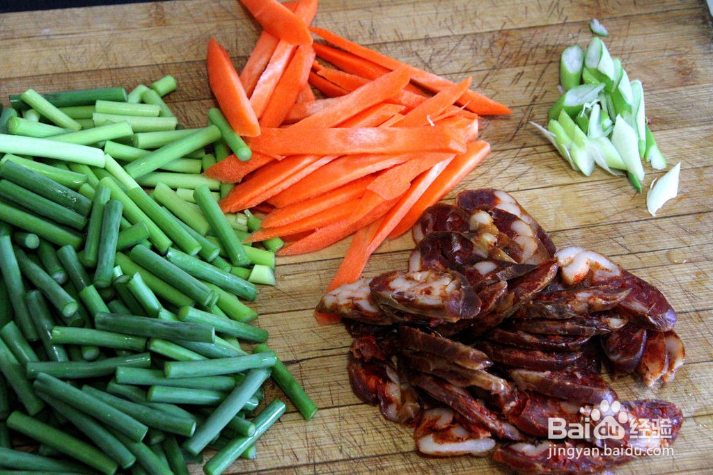 蒜苔炒腊肠的做法