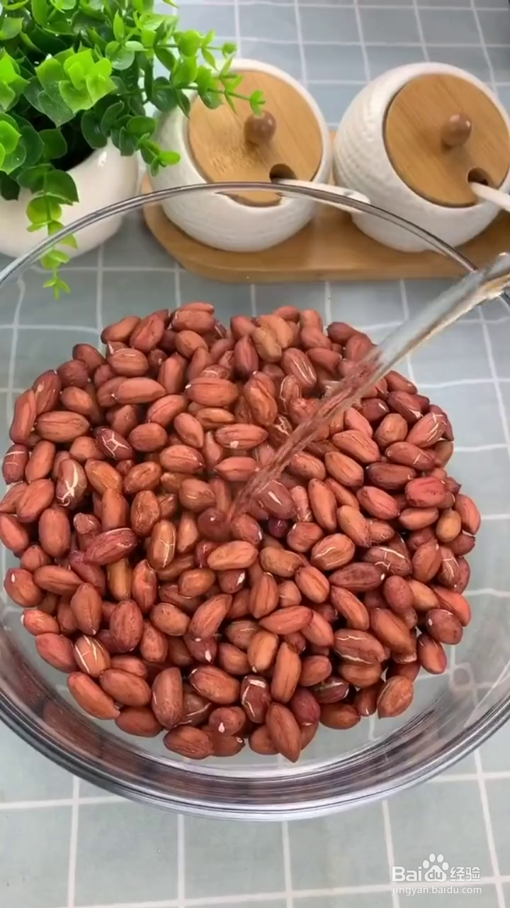 如何制作好吃的盐炒蒜香花生米