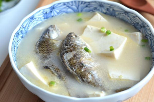 鲫鱼豆腐汤怎么炖好喝又营养