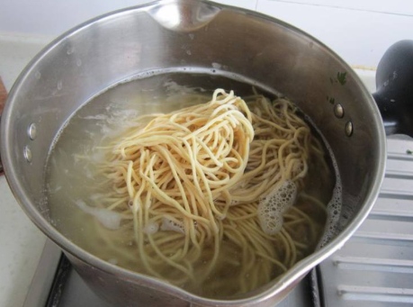 做炸酱面能否用豆瓣酱代替干黄酱