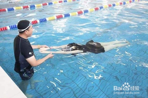 新手怎么学游泳 新手游泳攻略