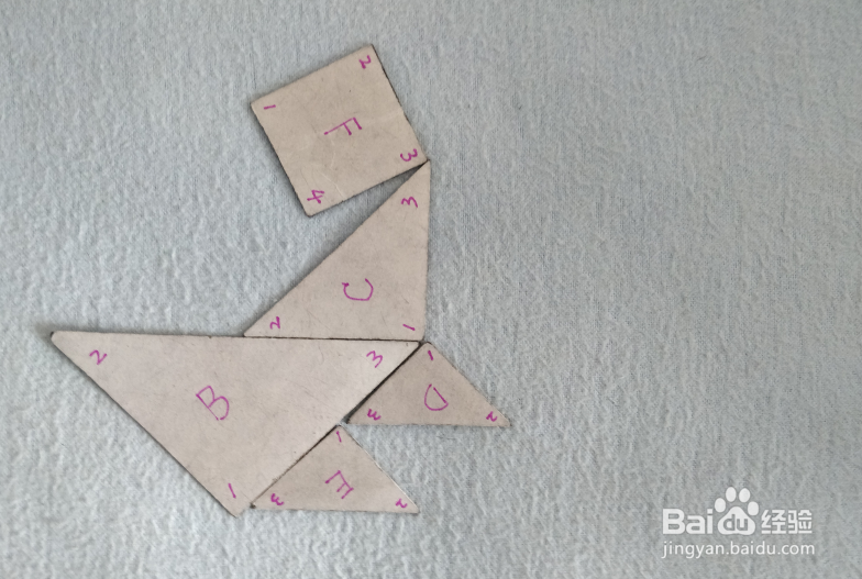 用七巧板怎样拼一个坐在船上沉思的人