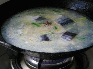 鲅鱼蒜苔的做法