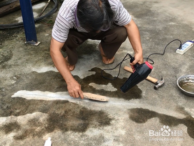 补漏老师傅告诉你楼顶补漏最好就是用天雨盾