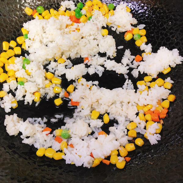 高颜值虾仁菠萝饭