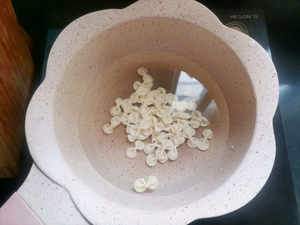 鹅肝花生酱拌面