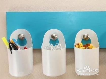 用塑料瓶做挂式收纳架