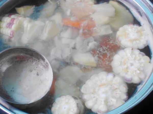 春笋玉米胡萝卜瘦肉汤