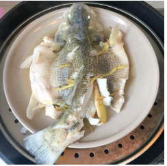 简单好做的清蒸鲈鱼