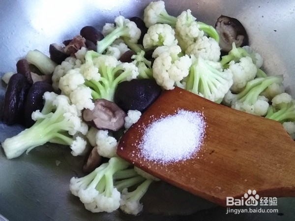 如何制作香菇炒菜花