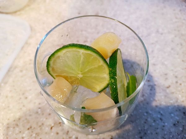 青柠白桃气泡酒