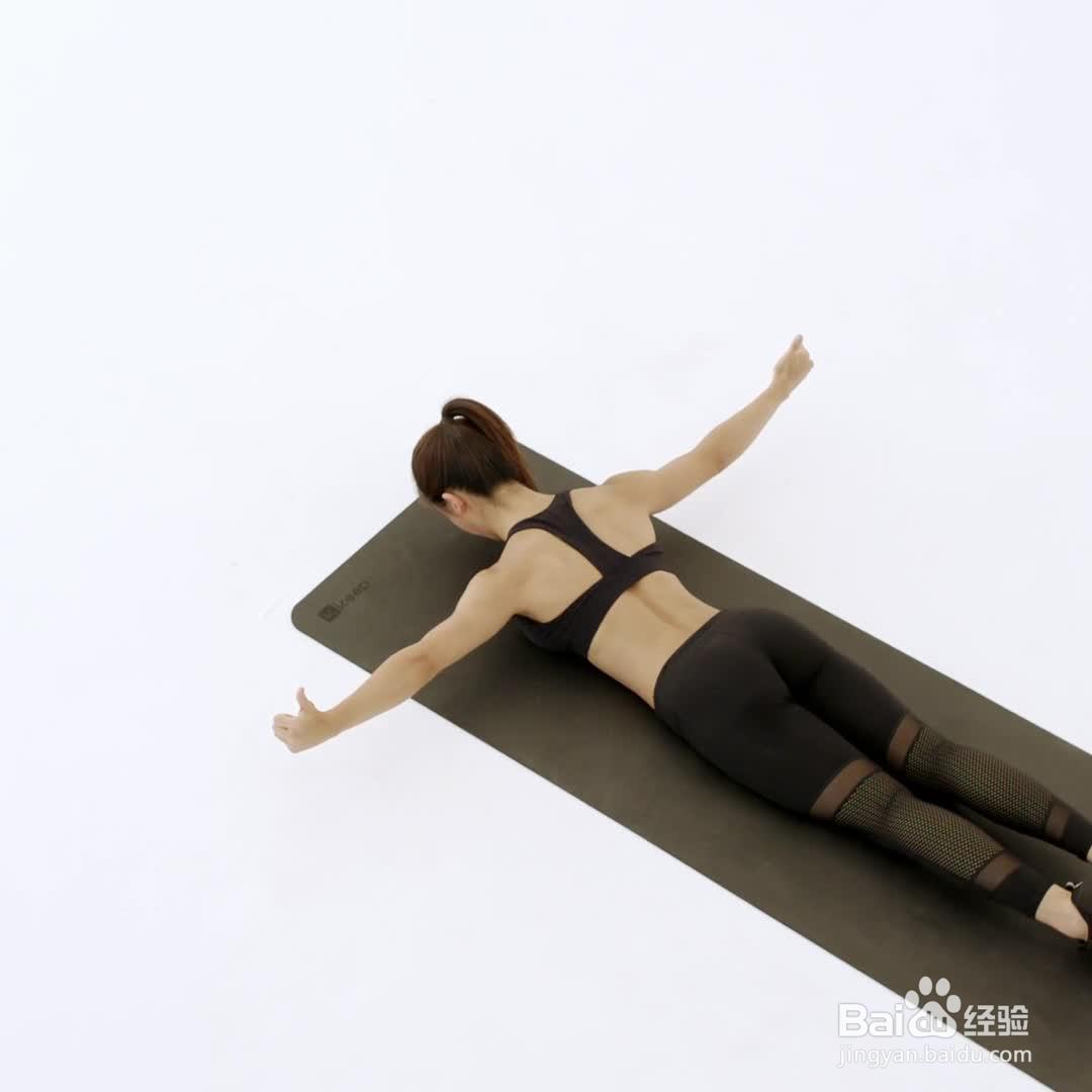 俯卧TW伸展_家庭增肌特训