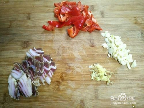 腊肉干煸菜花怎么做