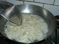 金针菇拌紫甘蓝的做法