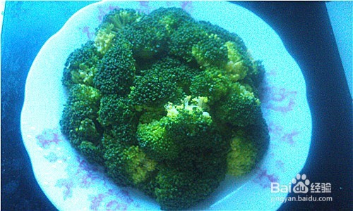 家庭版西兰花炒肉末黑木耳的做法