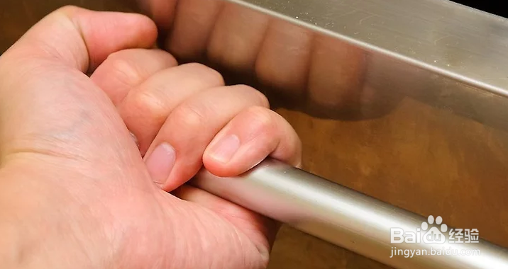 如何用土豆和小苏打清洗铁锅