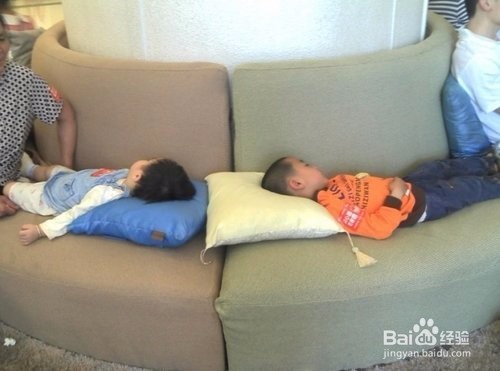 怎么哄小孩睡午觉呢?