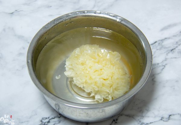 银耳雪梨红枣羹