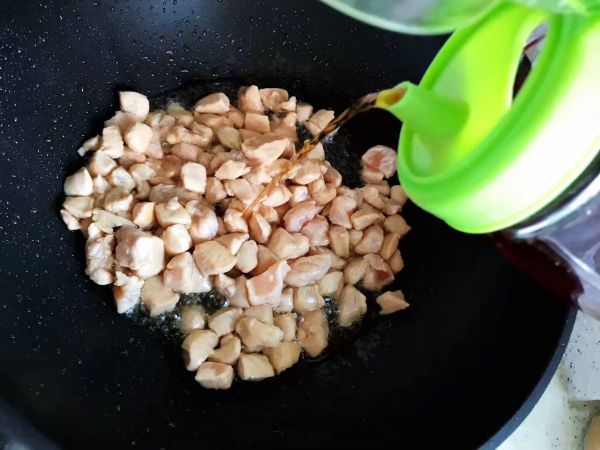 胡萝卜毛豆炒鸡丁