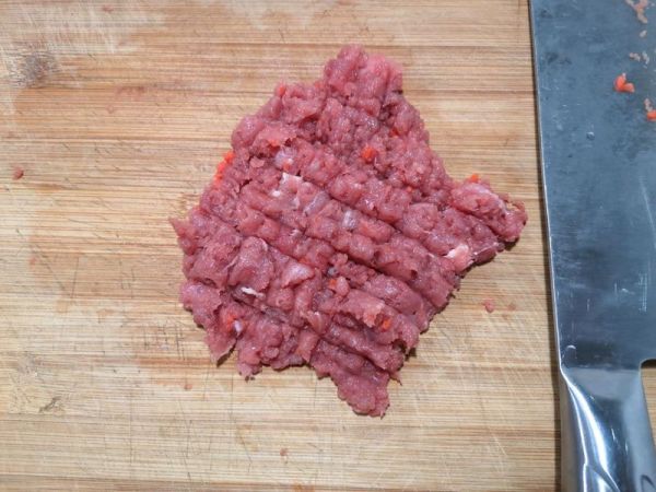 饺子皮烤肉蔬菜塔