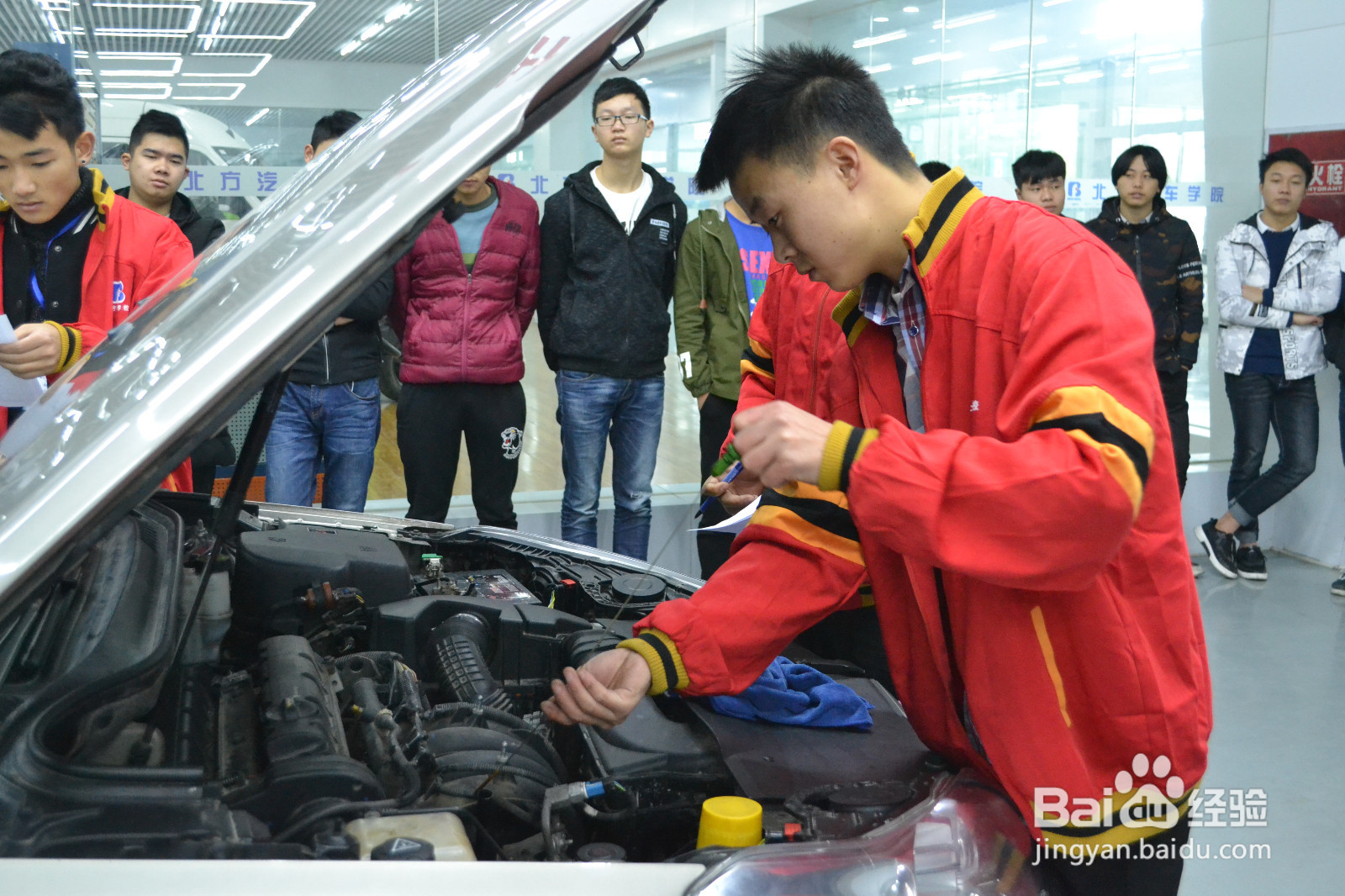 雨刷片刮不干净? 砂纸打磨可以翻新雨刷