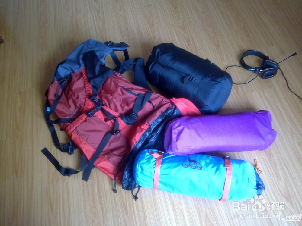 户外徒步登山，应该准备哪些东西呢
