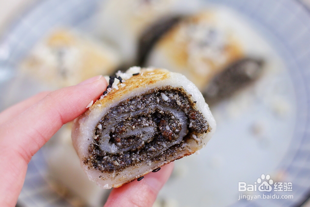 好吃不腻的外酥核桃芝麻糯米卷