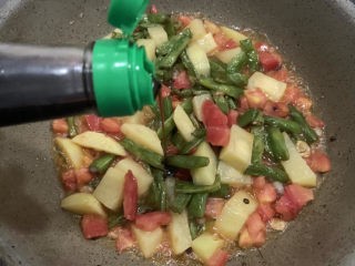 豆角、土豆、番茄焖面