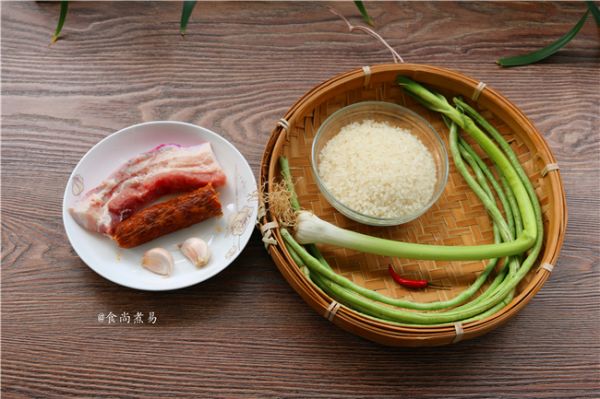 五花肉腊肠豇豆焖饭