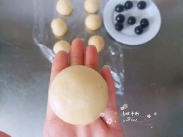 奶香豆沙华夫饼配缤纷鲜果