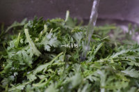 春天淡清的味蕾享受——凉拌蒿菜
