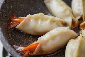 保健养生【大虾抱蛋饺】