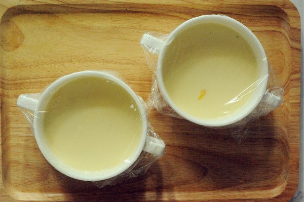 牛奶碧根果蛋羹