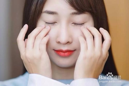 怎样选择眼霜眼霜涂抹有哪些注意的