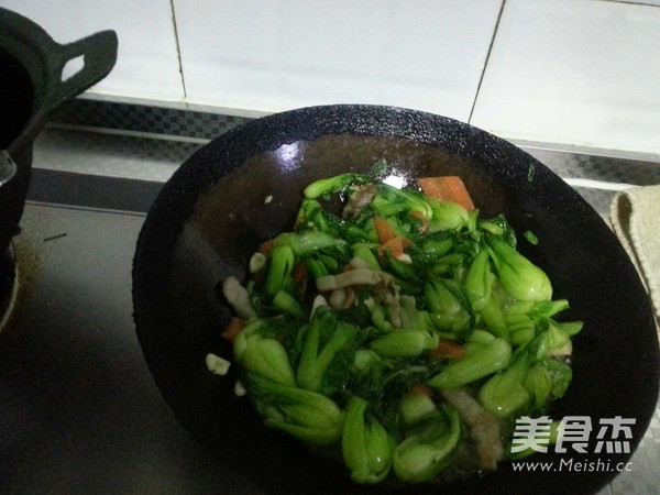 油菜炒肉的做法