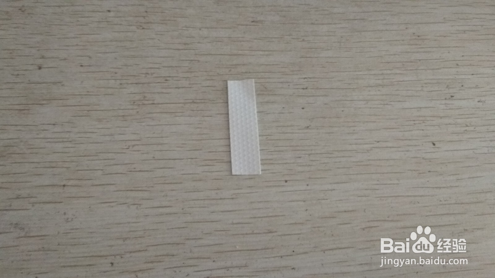 如何用一小块长方形水彩画纸做简易的手机支架