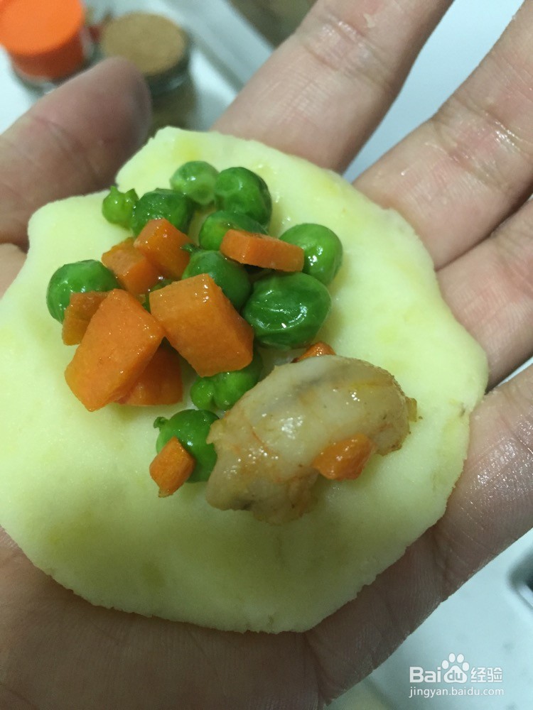 芝士虾仁土豆球的做法